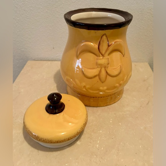 Tuscany ACK Casa Vero Hand Painted, yellow,  Fleur de lis Design Canister. 7.75” - Picture 4 of 9